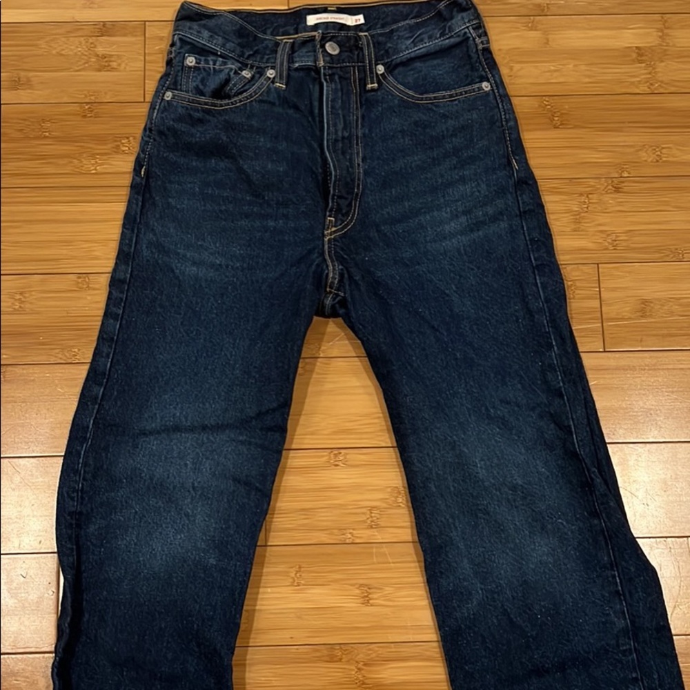 Only worn once Levi ribcage jeans! Waist sz 27
